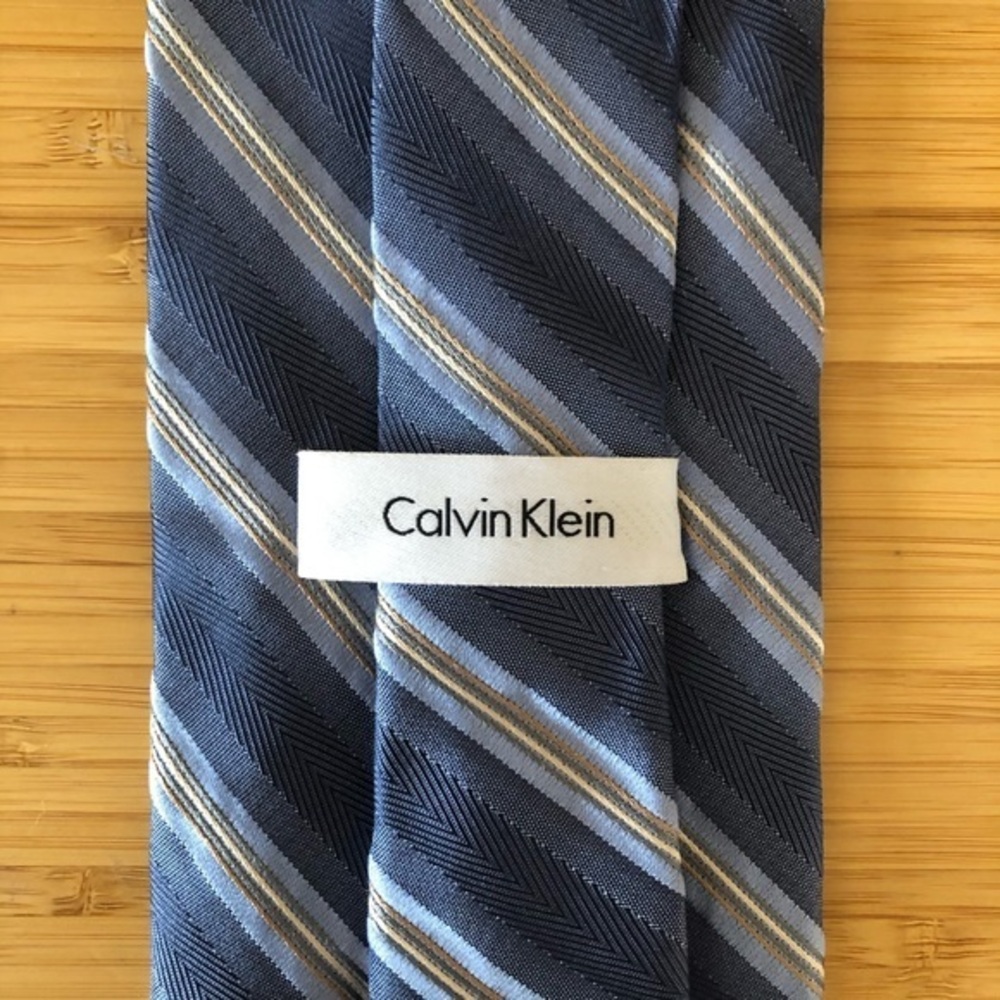 Calvin Klein Silk Tie In Stripes Of Blue Hues!